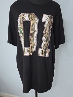 Black Men's Short-Sleeve Tee with Camouflage '01' Graphic